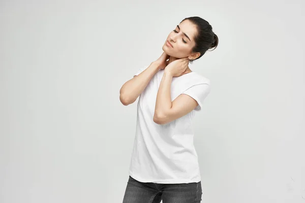 Woman in white t-shirt big discomfort medicine — Stock Photo, Image