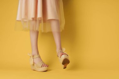 Kadın ayakkabıları modern moda savuşturma