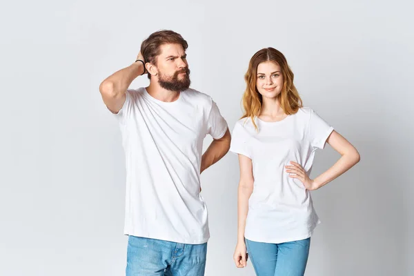 Uomo e donna in bianco t-shirt moda design mockup studio — Foto Stock