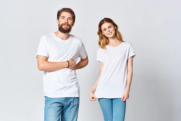 Uomo e donna in bianco t-shirt moda design mockup studio — Foto Stock