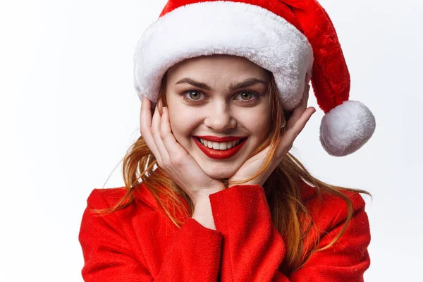 Mulher alegre vestida como santa diversão férias moda natal — Fotografia de Stock