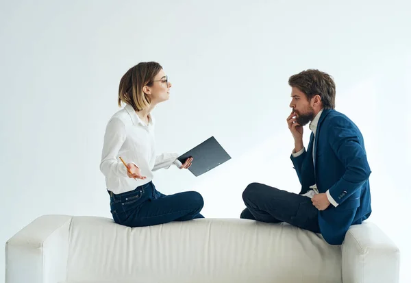 Uomini d'affari e donne team comunicazione lavoro professionisti — Foto Stock