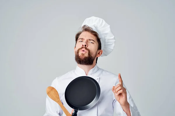 Chef con utensili da cucina ristorante cucina professionale — Foto Stock
