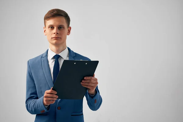 Geschäftsmann mit Dokumenten Büroarbeit professionell — Stockfoto