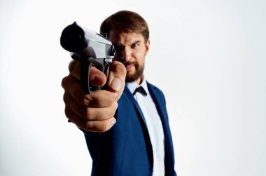 Mafya duygularının elinde bir adam var Ajan Light.