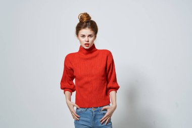 Tecrit edilmiş, modaya uygun bir kadın. Yüksek kalite fotoğraf