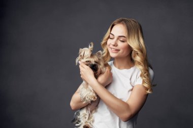 Kadın şeceresi köpek modası Yaşam tarzı koyu arkaplan