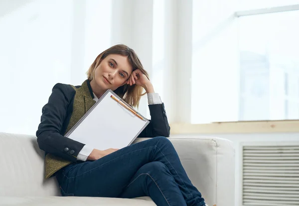 Vrouw met bril manager kantoor werk professionele documenten — Stockfoto