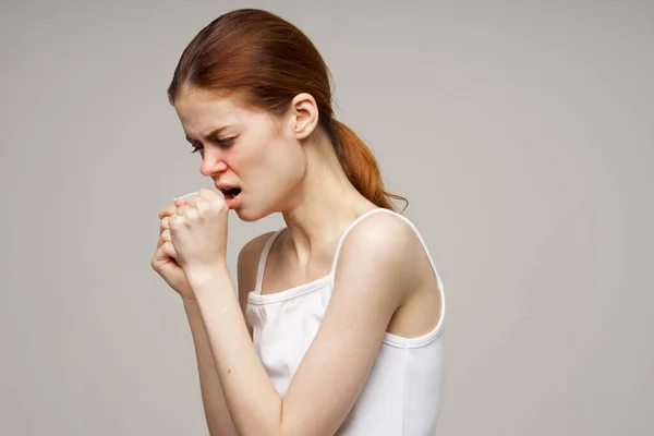 Infección por el virus de la gripe de la mujer enferma —  Fotos de Stock