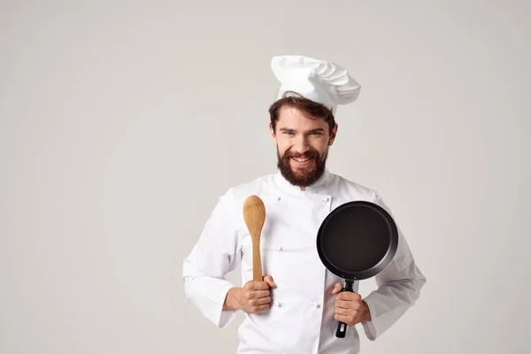 Cheerful chef masculino cozinha trabalho cozinhar profissional — Fotografia de Stock