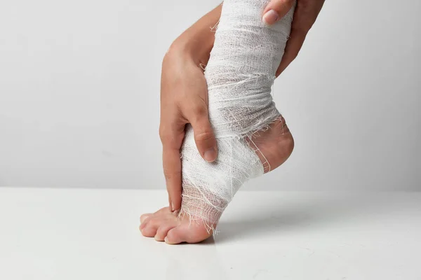 Injured leg bandaged close-up lifestyle medicine — Stock Photo, Image