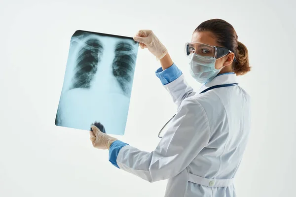 Kobieta lekarz biały płaszcz medyczne zdjęcia szpital zdrowie — Zdjęcie stockowe