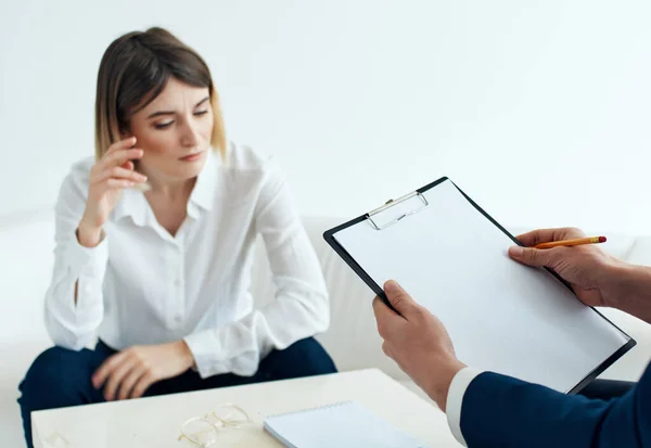 Comunicación con un psicólogo problemas de terapia de trabajo diagnóstico de un paciente — Foto de Stock