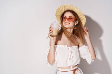 Güzel kadın dekorasyonları göz kamaştırıcı görünümler sergiliyor