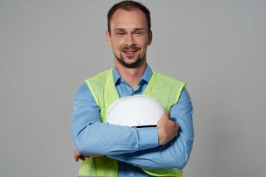 İnşaat işlerinde çalışan erkek müteahhit