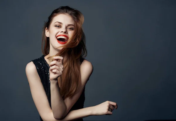 Cheerful woman in a black dress fashion Lifestyle dark background — Stock Photo, Image