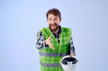 Yeşil bir veststrüksiyon mühendisliği tasarımı mavi arkaplan