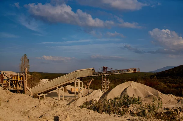 산업 지역의 모래 지질학 작업 — 스톡 사진