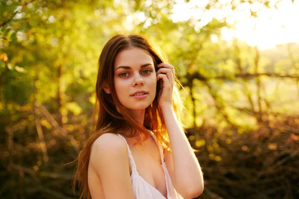 Pretty woman in white dress summer phasing relaxation nature — Stock Photo, Image