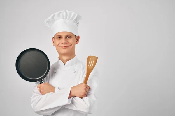 Kochwette mit Bart in der Hand Küchenutensilien Restaurantprofi — Stockfoto