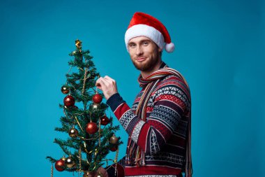 Noel 'de duygusal bir adam beyaz model posterinin izole edilmiş arka planında