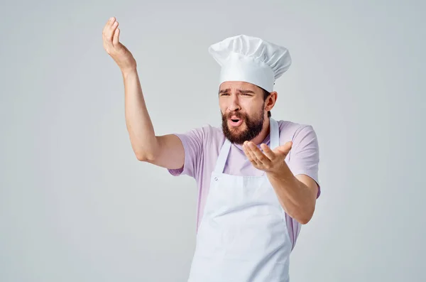 Emocjonalny szef kuchni gestykulując dłońmi wykwintne profesjonalne gotowanie — Zdjęcie stockowe