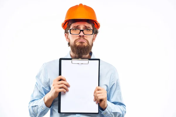 Trabalho de engenheiro masculino na indústria da construção fundo isolado sucesso — Fotografia de Stock