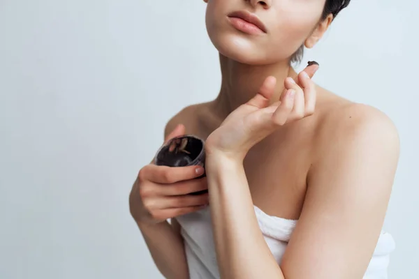 Frau nach der Dusche Creme Hautpflege Gesundheit — Stockfoto