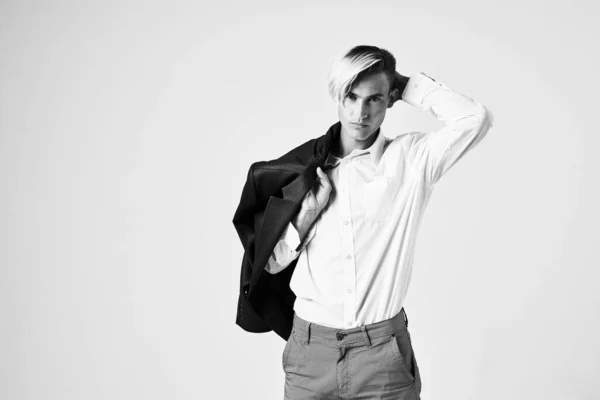 Όμορφος άντρας σακάκι μόδας μοντέρνο στυλ απομονωμένο φόντο — Φωτογραφία Αρχείου