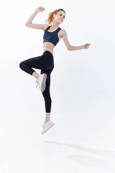 Vrouw in sport uniform fitness joggen actieve levensstijl — Stockfoto