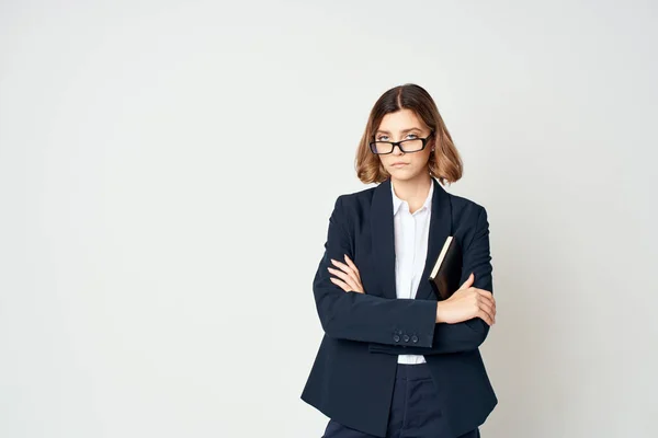 Manager con occhiali luce esecutiva emozioni di sfondo — Foto Stock