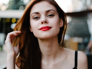 Kadınlar açık havada, yaz kahvaltları.