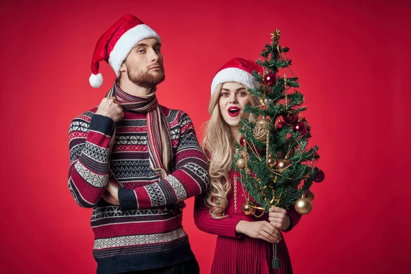 Junges Paar Weihnachtsdekoration Dekoration Urlaub zusammen Romantik — Stockfoto