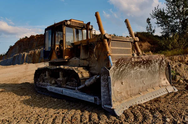 掘削機地上レベリングと建設作業産業 — ストック写真