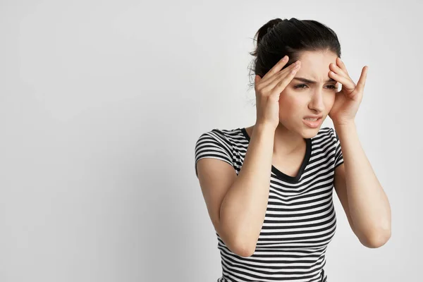Nő fejfájás fájdalmas szindróma kellemetlen érzés egészségügyi problémák — Stock Fotó