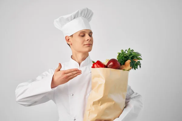 Chef con un pacchetto di cucina fresca — Foto Stock