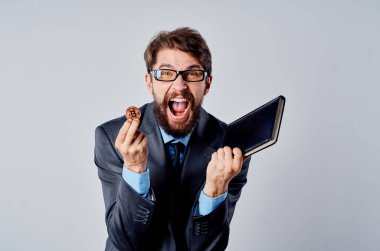 Kripto Para Birimi 'ndeki adam Bitcoin Ekonomi Sanal Para