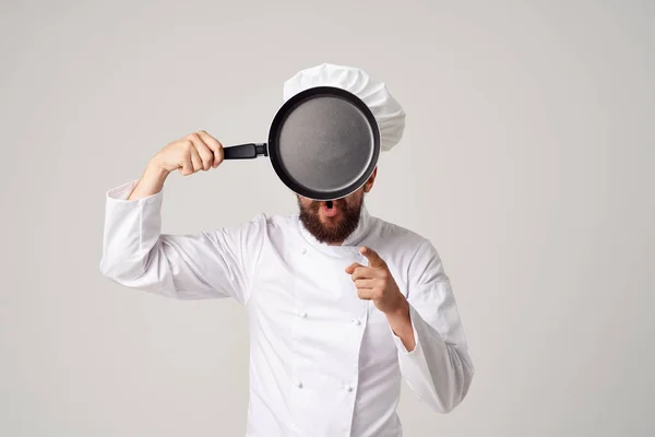 Cozinheiro macho pan cozinhar cozinha indústria culinária — Fotografia de Stock