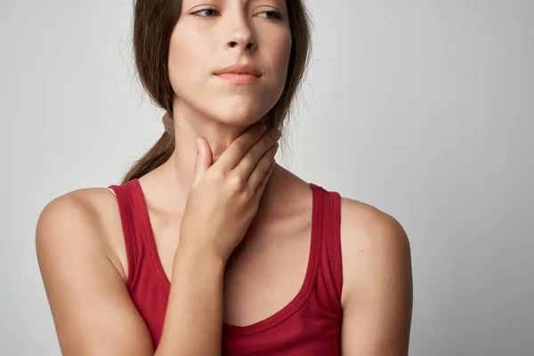 Mujer con dolor de garganta problemas de salud estilo de vida —  Fotos de Stock