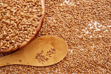 Ahşap masa mutfak ürünleri yakın çekim