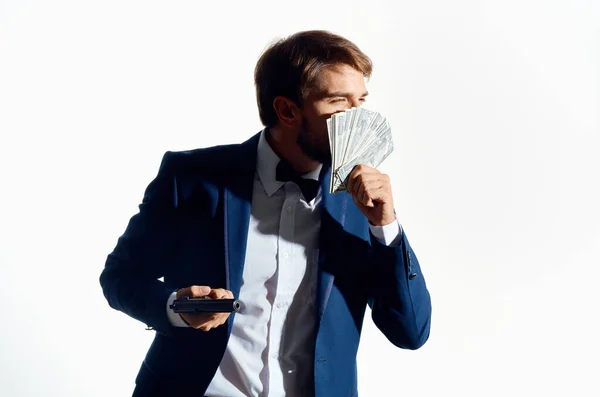 Hombre en un traje finanzas éxito luz fondo —  Fotos de Stock