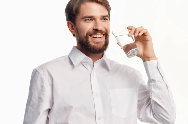 Man in wit shirt gezondheidszorg Zuiver water Studio — Stockfoto