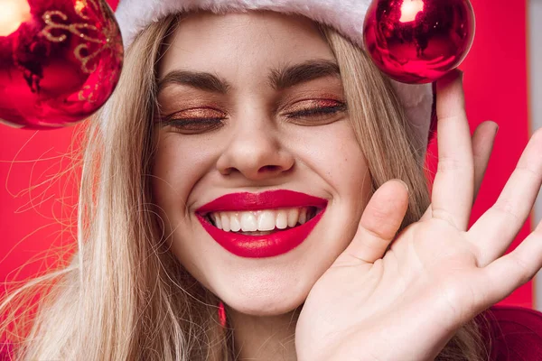 Nő szőke piros ajkak glamor kozmetikumok karácsony közelkép — Stock Fotó