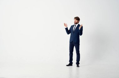 Takım elbiseli adam. Profesyonel mutlu patron.