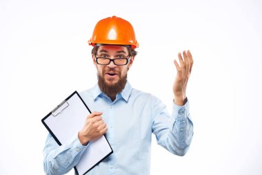 duygusal adam inşaat sektöründe çalışıyor Stüdyo el hareketi