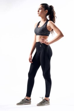 Atletik kadın zayıf vücut pozu egzersizi