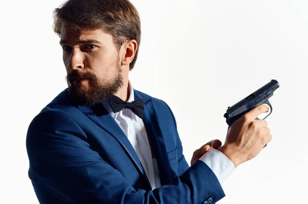Een man in een pak met een pistool in zijn handen Agent geheim — Stockfoto