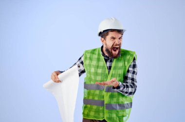 Beyaz kasklı erkek işçi planlar Profesyonel mavi arka plan