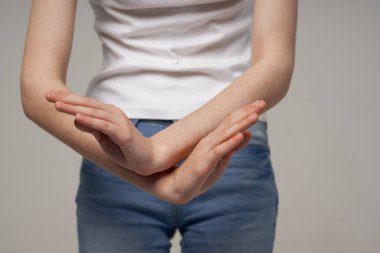 Kadın kasığı ağrısı mahrem hastalık jinekoloji tecrit edilmiş geçmiş
