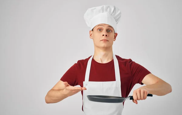 Egy férfi a szakácsok egyenruha főzés szakemberek — Stock Fotó